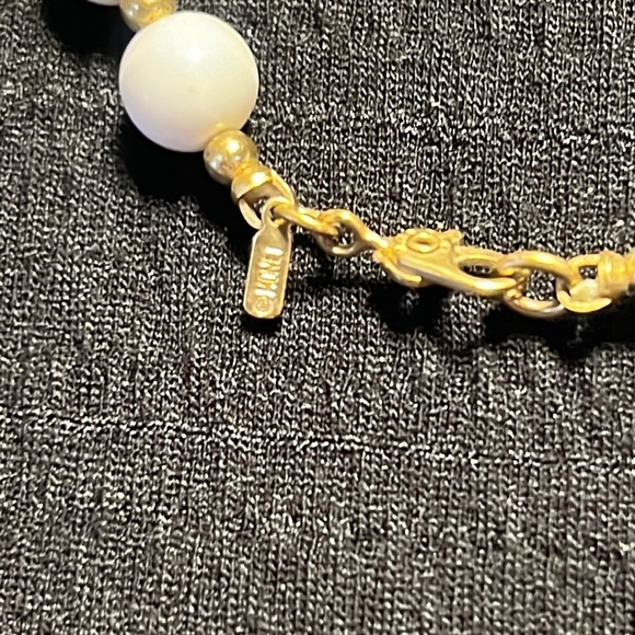 VTG Monet white lucite bead necklace - Picture 4 of 4